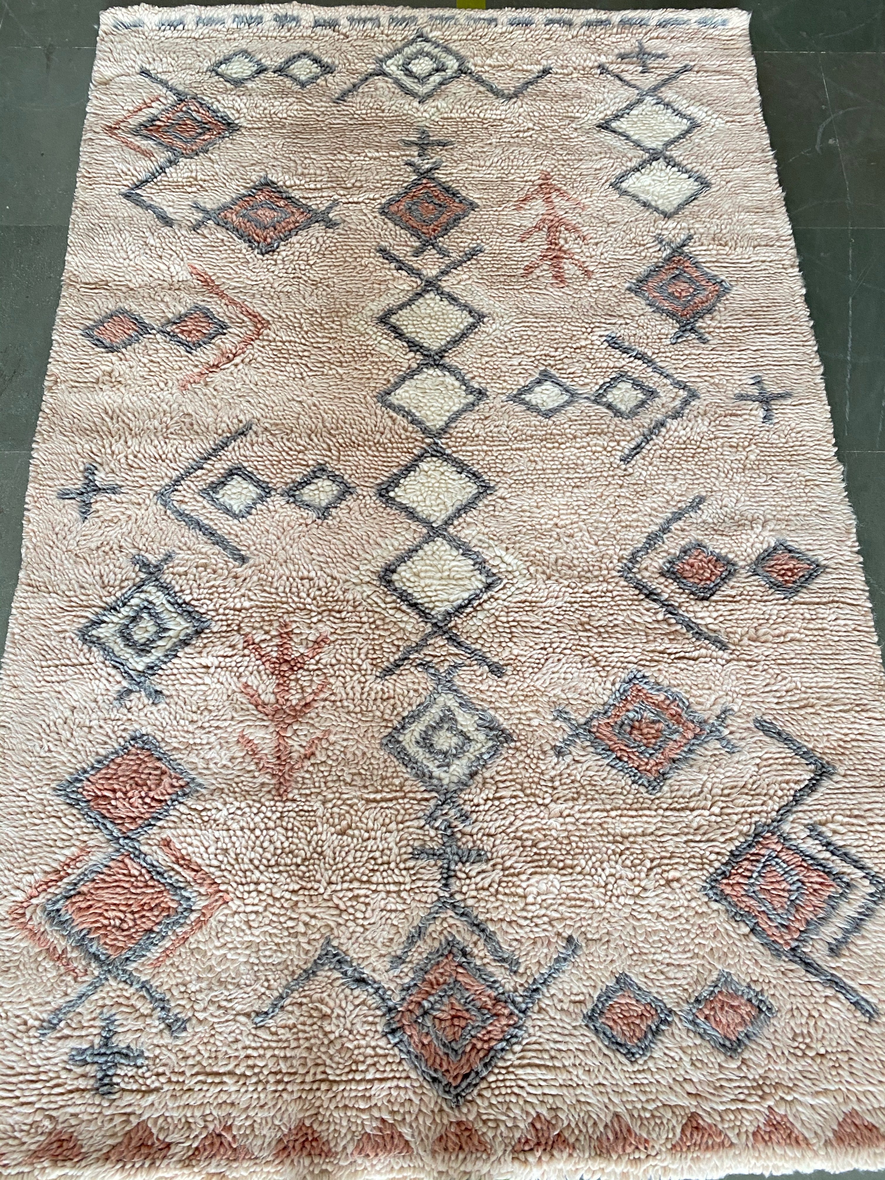 NEENAH WOOL SHAG  CARPET